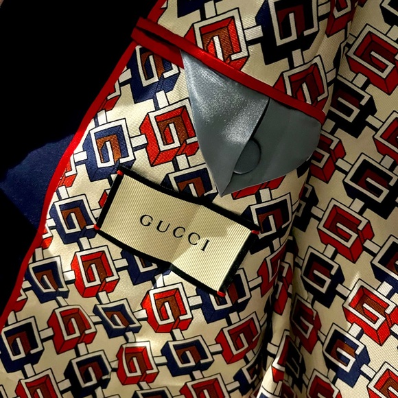 Authentic Gucci woman’s blazer. - Picture 13 of 14
